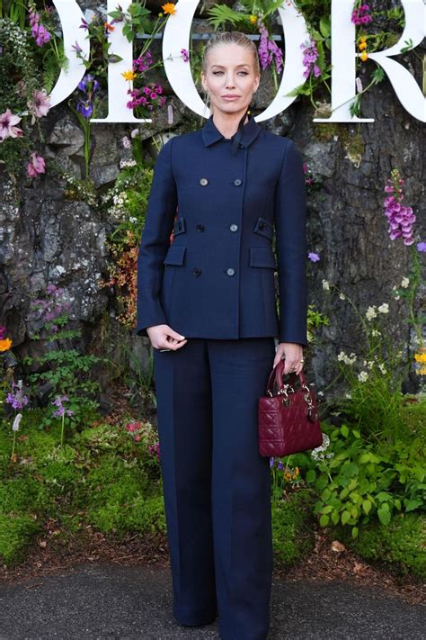 annabelle wallis dior rotes kleid|The Stylish Stars At Dior’s Cruise 2025 Show In Scotland.